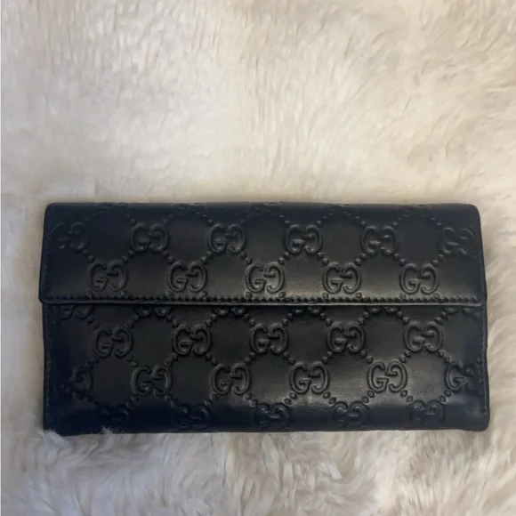 Large Vintage Gucci Black Embossed Leather GG Heart buckle Wallet - Picture 2 of 7